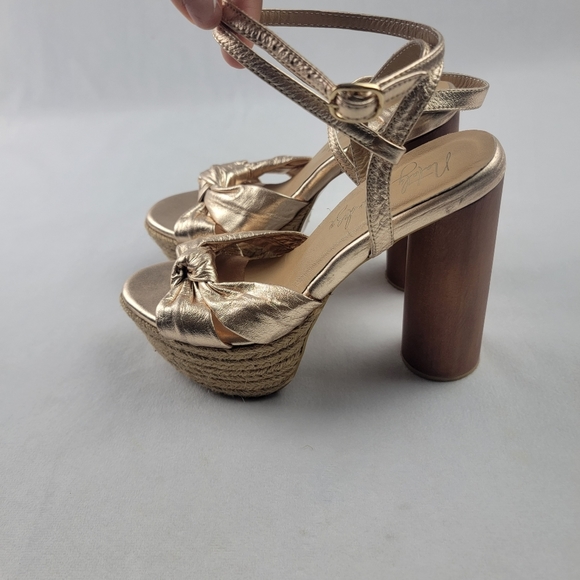 Nataly Mendez wood block heel gold bow platform heels - Picture 5 of 7
